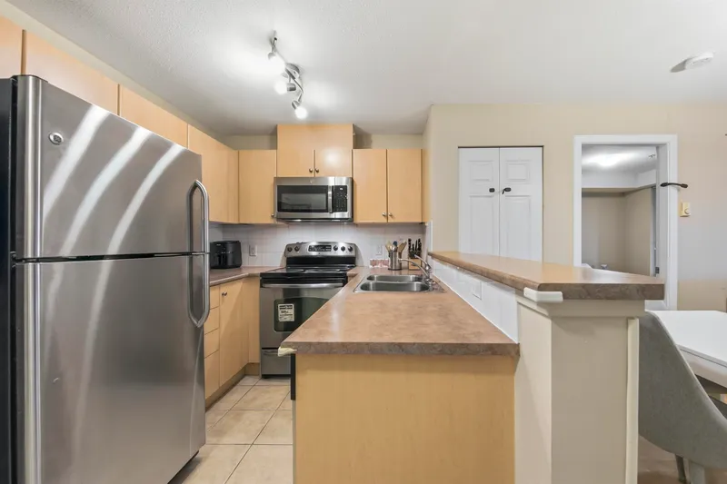 3113 240 SHERBROOKE STREET - photo 3 of 22