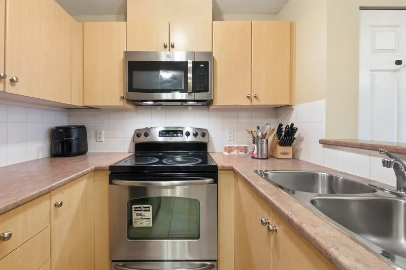 3113 240 SHERBROOKE STREET - photo 4 of 22