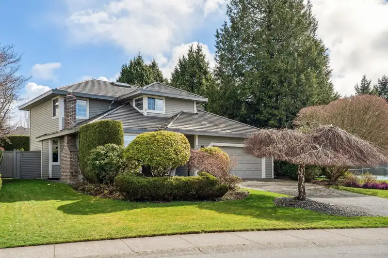 2064 150 STREET - photo 4 of 37