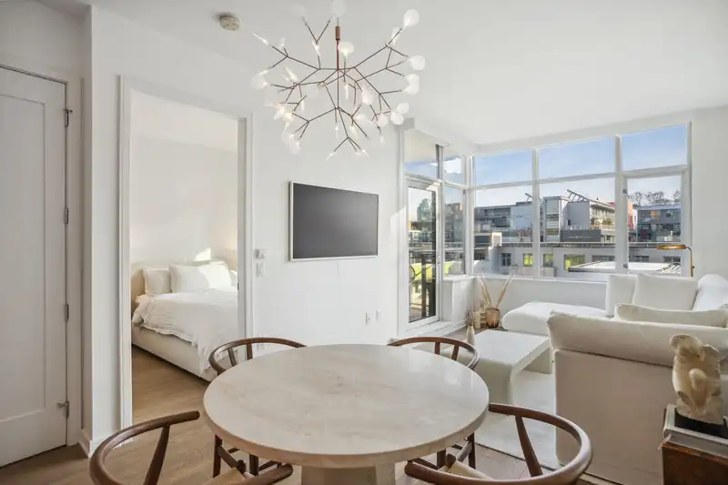 602 181 W 1ST AVENUE - photo 1 of 40