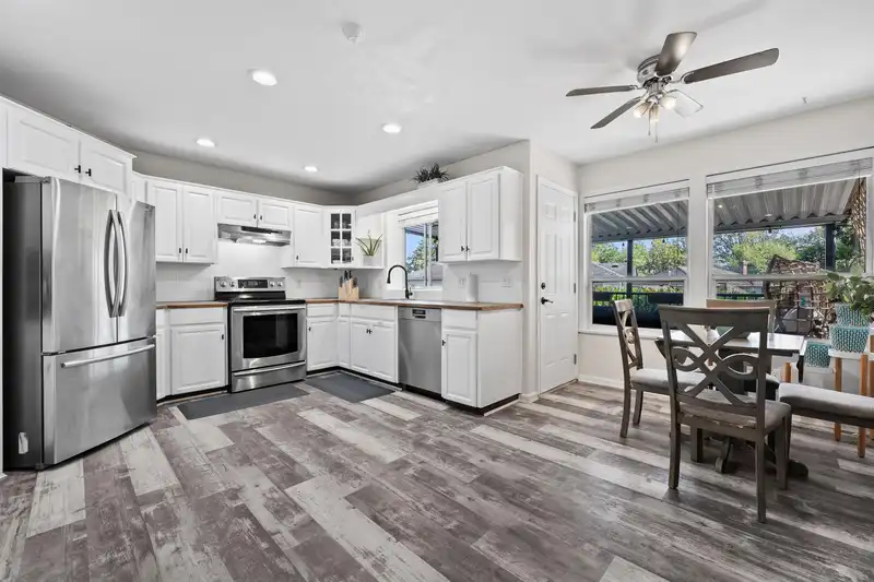 19028 58 AVENUE - photo 4 of 40