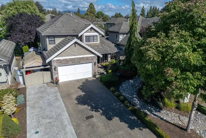 15801 110 AVENUE - photo 1 of 40