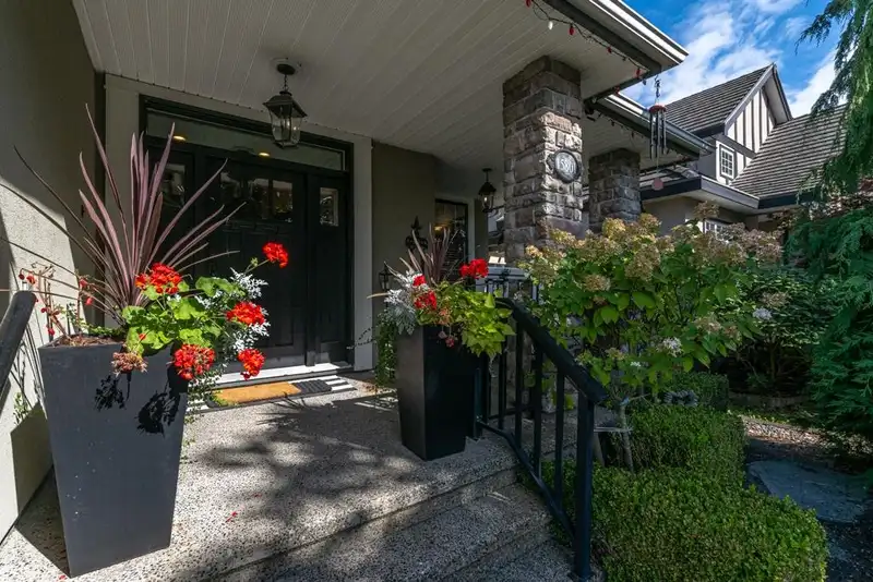 15801 110 AVENUE - photo 4 of 40