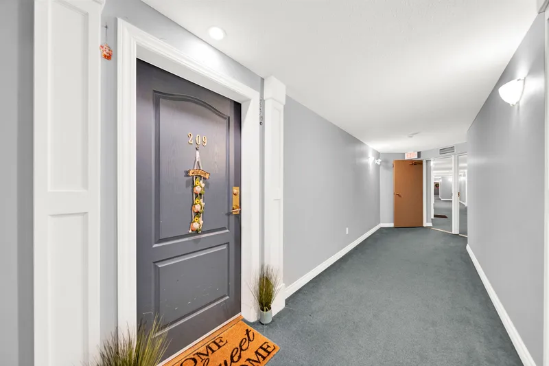 209 15298 20 AVENUE - photo 2 of 25