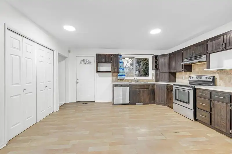 6020 TYSON ROAD - photo 3 of 18