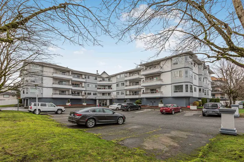 205 5377 201A STREET - photo 2 of 25