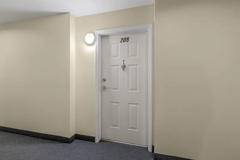 205 5377 201A STREET - photo 4 of 25