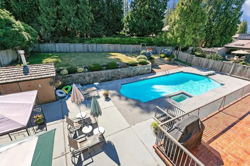 6375 BUCKINGHAM DRIVE - photo 2 of 6