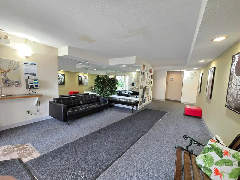 207 350 E 5TH AVENUE - photo 4 of 20