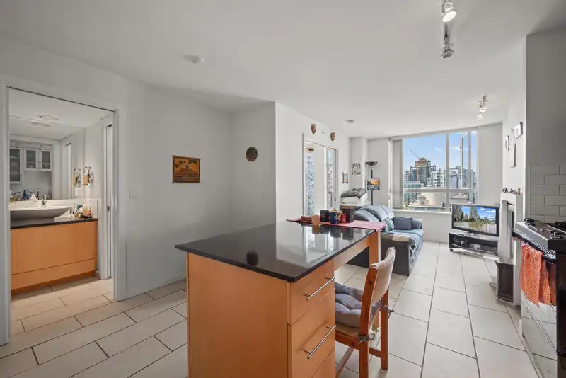 1801 1225 RICHARDS STREET - photo 2 of 25