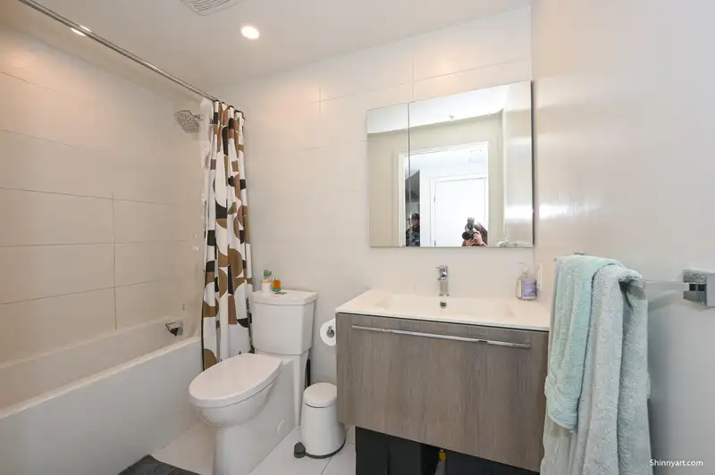 506 285 E 10TH AVENUE - photo 4 of 37
