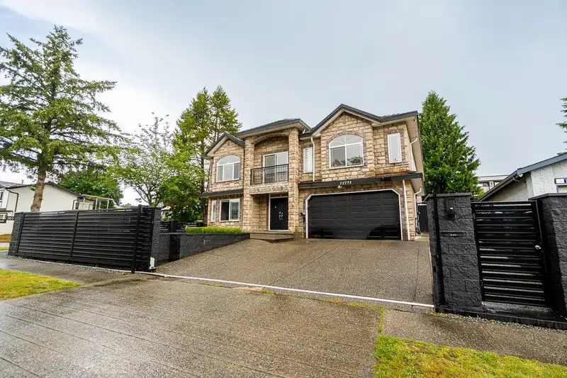 12773 N 90 AVENUE - photo 1 of 39