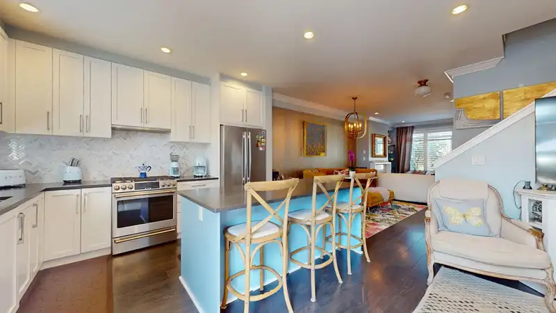 16428 25 AVENUE - photo 1 of 39
