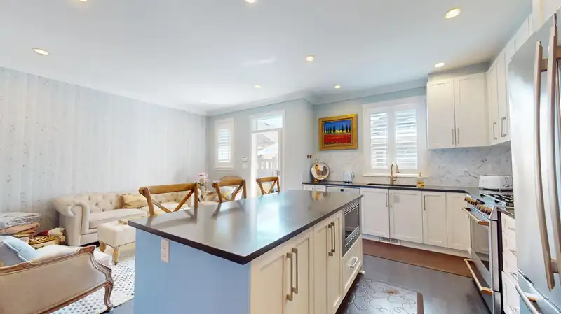 16428 25 AVENUE - photo 3 of 39