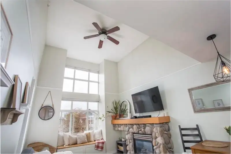 427 5700 ANDREWS ROAD - photo 2 of 39