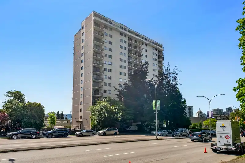 508 320 ROYAL AVENUE - photo 1 of 28