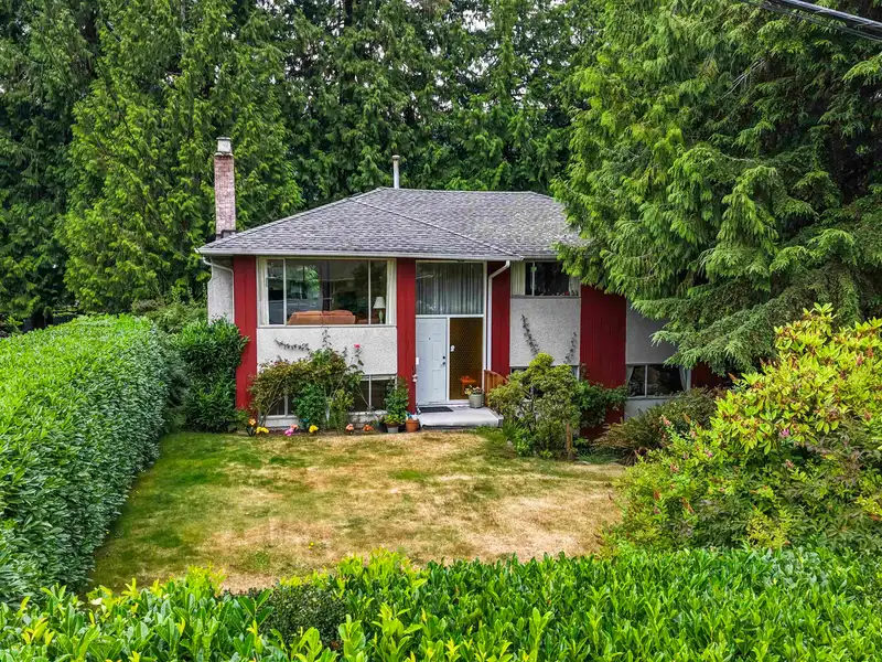 628 E ST. JAMES ROAD - photo 1 of 35