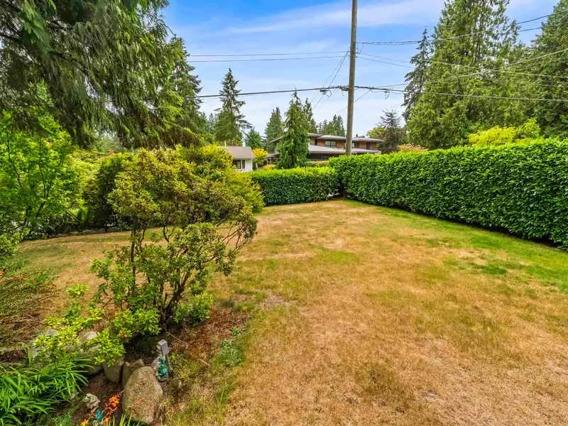 628 E ST. JAMES ROAD - photo 4 of 35
