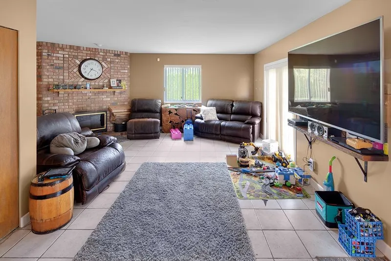 18851 74 AVENUE - photo 3 of 25