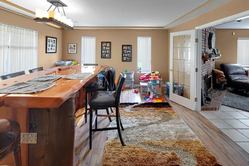 18851 74 AVENUE - photo 4 of 25