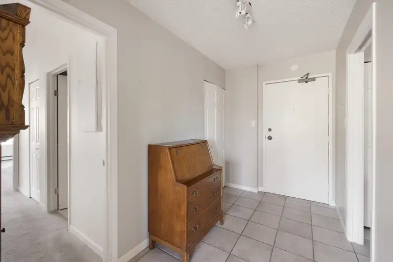 302 1480 DUCHESS AVENUE - photo 4 of 29