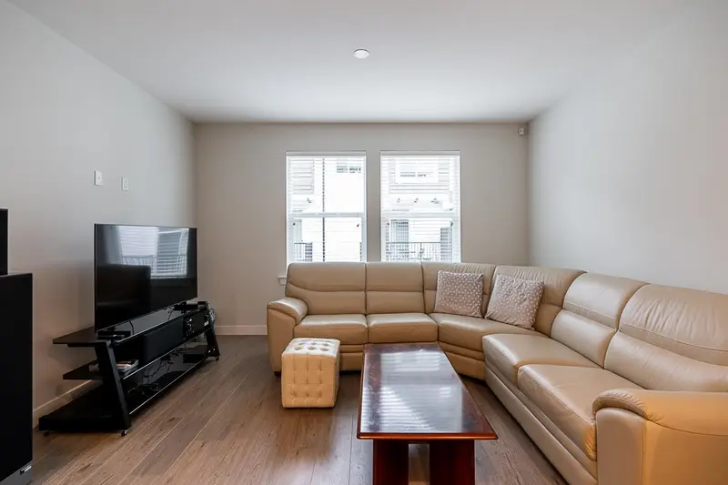 18 6089 144 STREET - photo 3 of 25