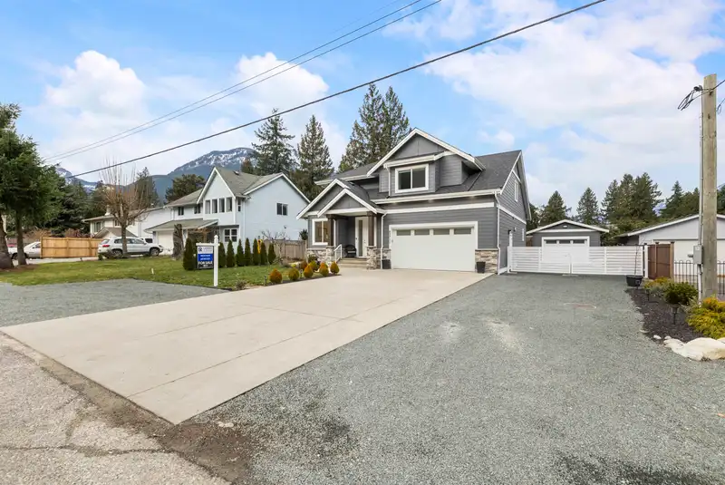63711 ROSEWOOD AVENUE - photo 3 of 40