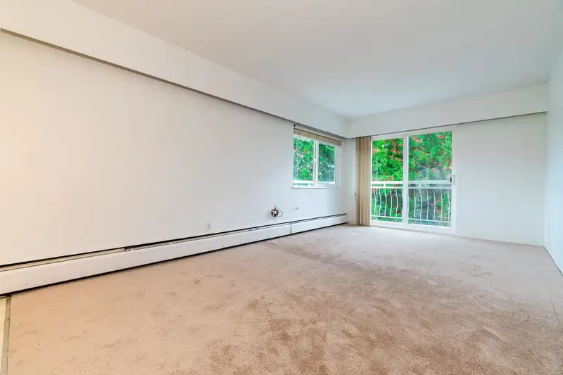 327 711 E 6TH AVENUE - photo 4 of 14
