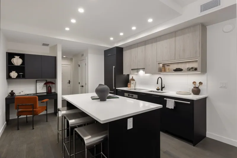 103 8398 OAK STREET - photo 3 of 10