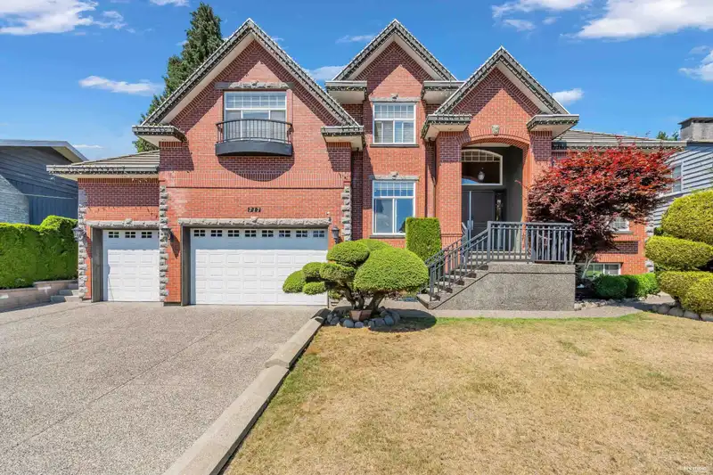 717 SHAW AVENUE - photo 1 of 40
