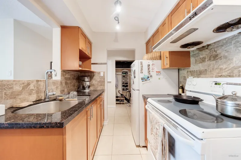 116 36 E 14TH AVENUE - photo 2 of 24