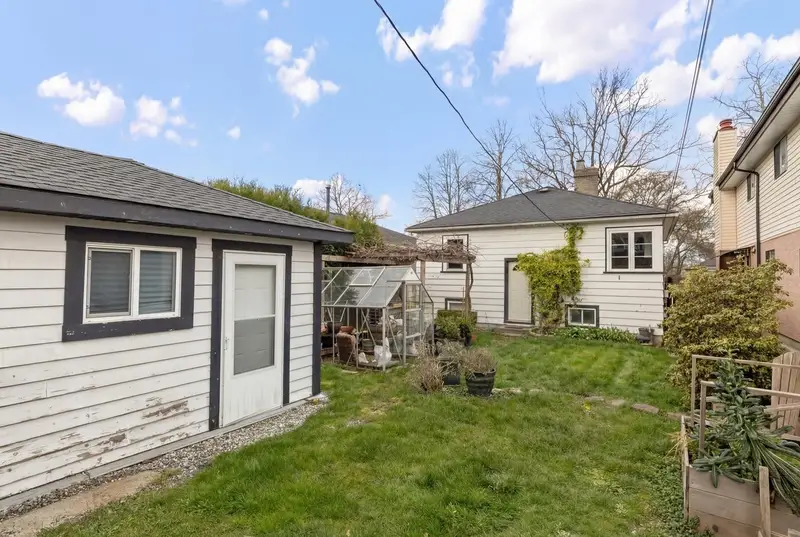 2580 E 19TH AVENUE - photo 3 of 25