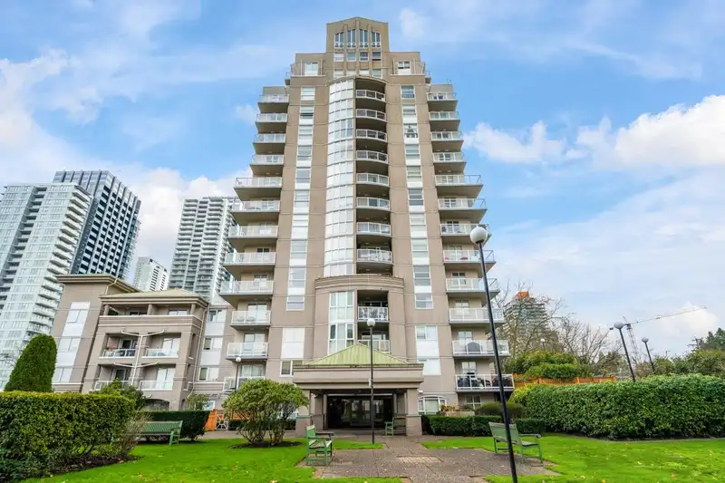310 10523 UNIVERSITY DRIVE - photo 2 of 17