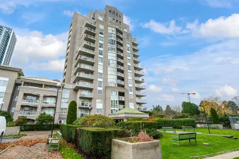 310 10523 UNIVERSITY DRIVE - photo 3 of 17