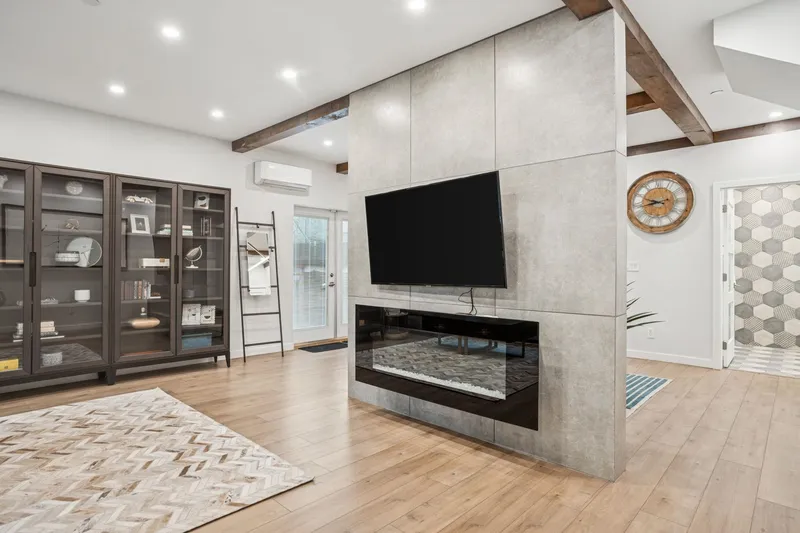 933 MCLEAN DRIVE - photo 4 of 17