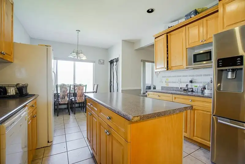 13091 68 AVENUE - photo 2 of 24