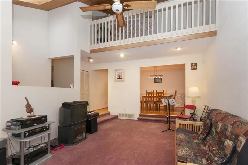 2147 GRANT AVENUE - photo 2 of 10