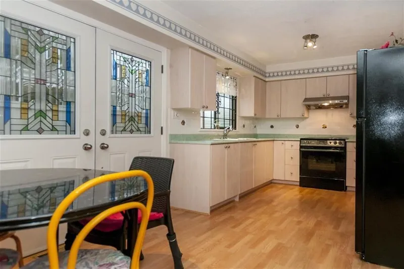 2147 GRANT AVENUE - photo 3 of 10