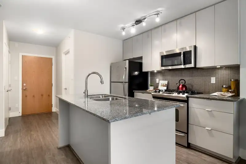 411 298 E 11TH AVENUE - photo 2 of 25