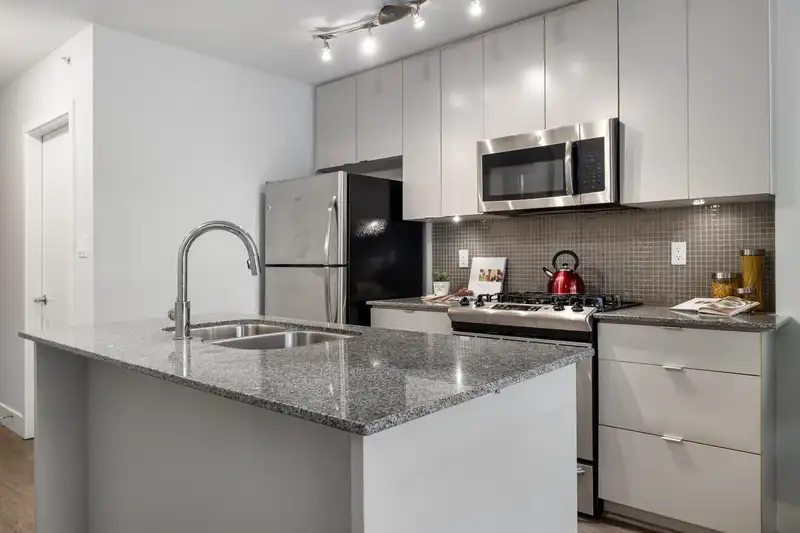 411 298 E 11TH AVENUE - photo 3 of 25