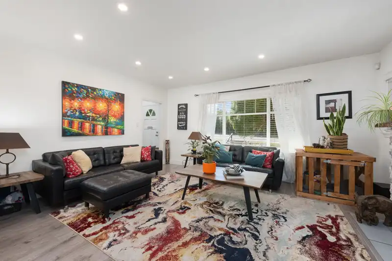 300 E 25TH STREET - photo 3 of 40
