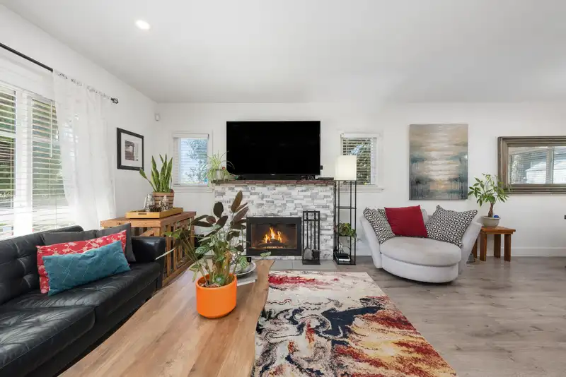 300 E 25TH STREET - photo 4 of 40
