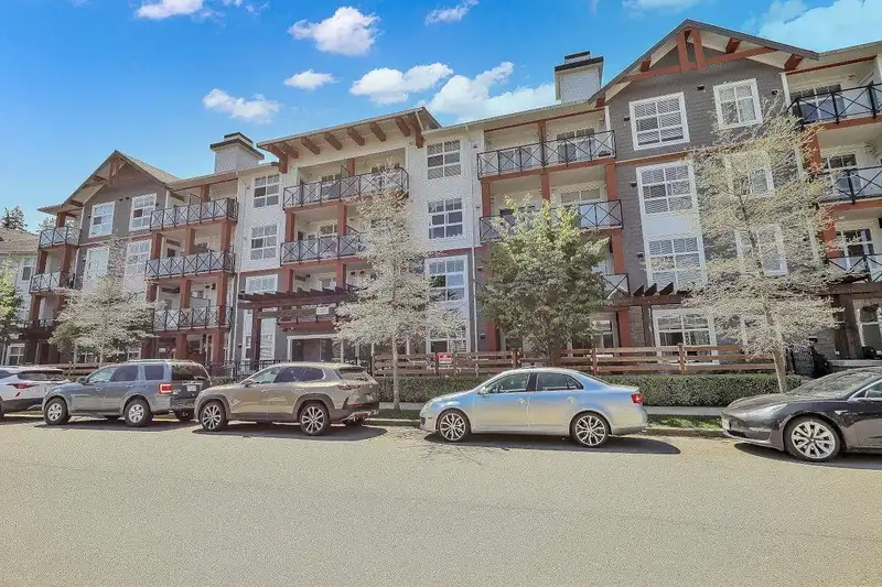205 14550 WINTER CRESCENT - photo 2 of 37