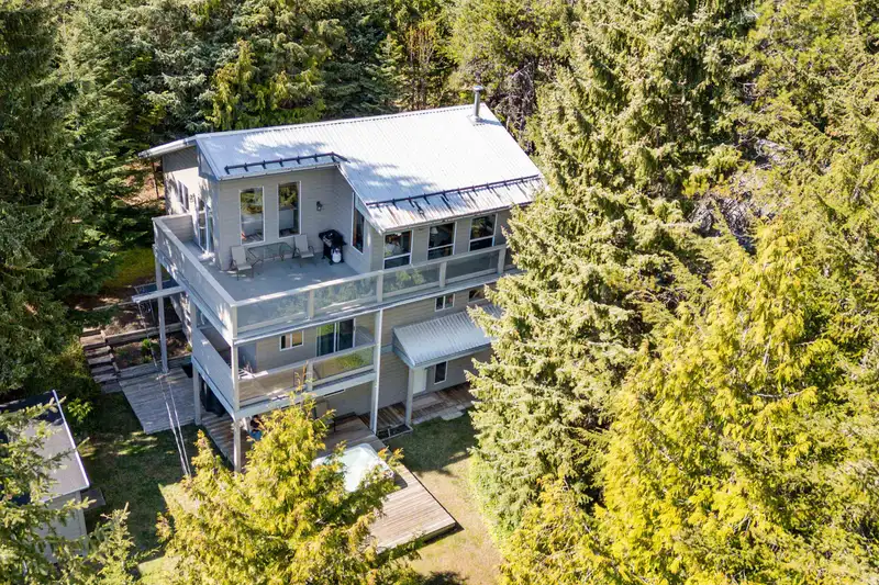 8325 RAINBOW DRIVE - photo 3 of 34