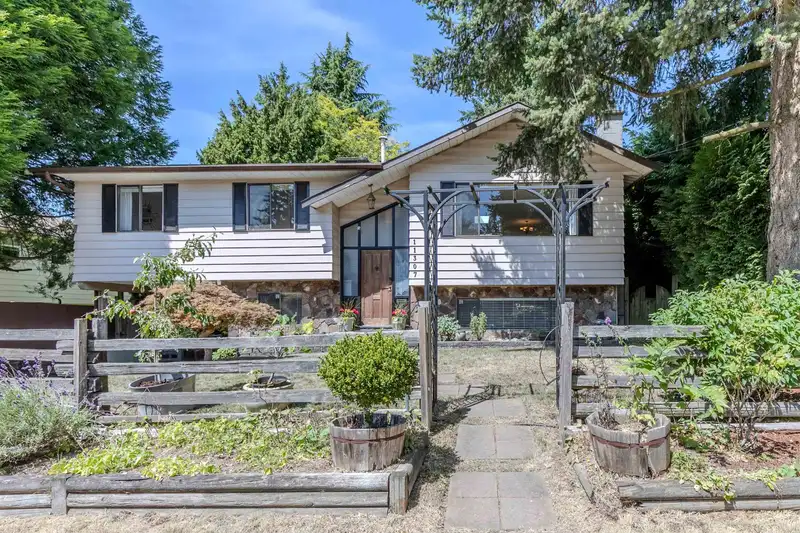 11307 83 AVENUE - photo 1 of 40