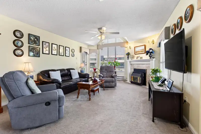 408 5646 200 STREET - photo 2 of 32