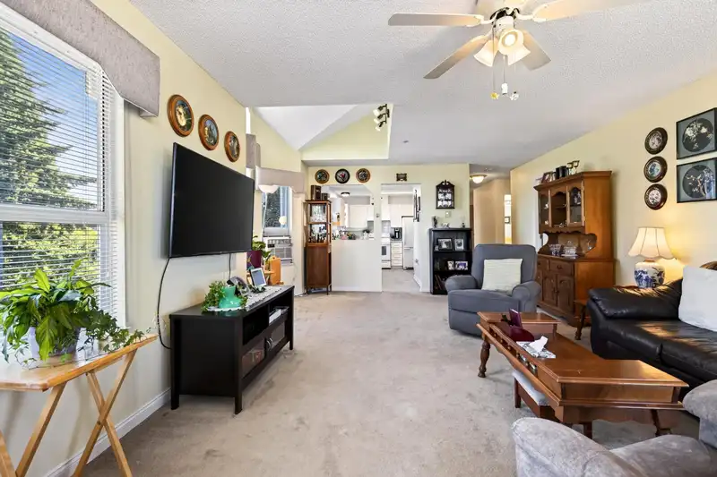 408 5646 200 STREET - photo 4 of 32