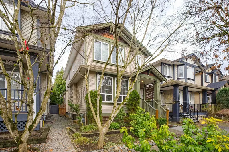 24121 102A AVENUE - photo 3 of 25