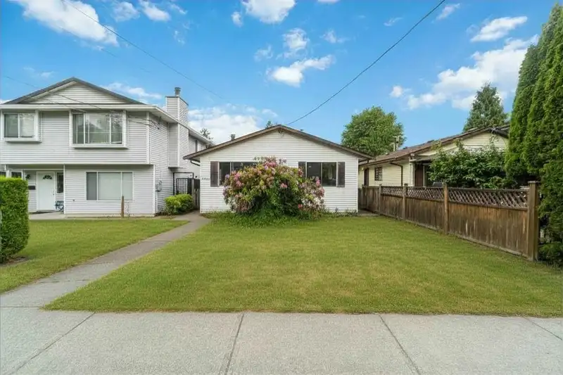 1955 COQUITLAM AVENUE - photo 2 of 28