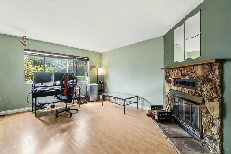 1955 COQUITLAM AVENUE - photo 4 of 28